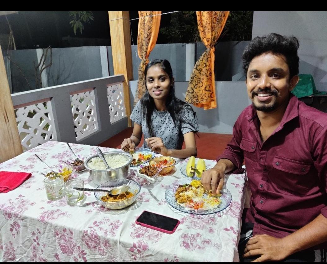Enoch Guest House Mannar Eksteriør billede